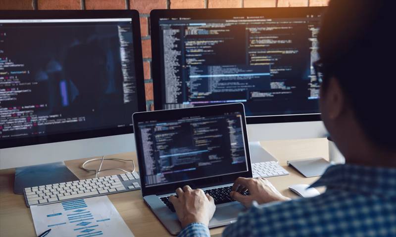 数据科学选型:R与Python如何赋能巴塘县网站建设?